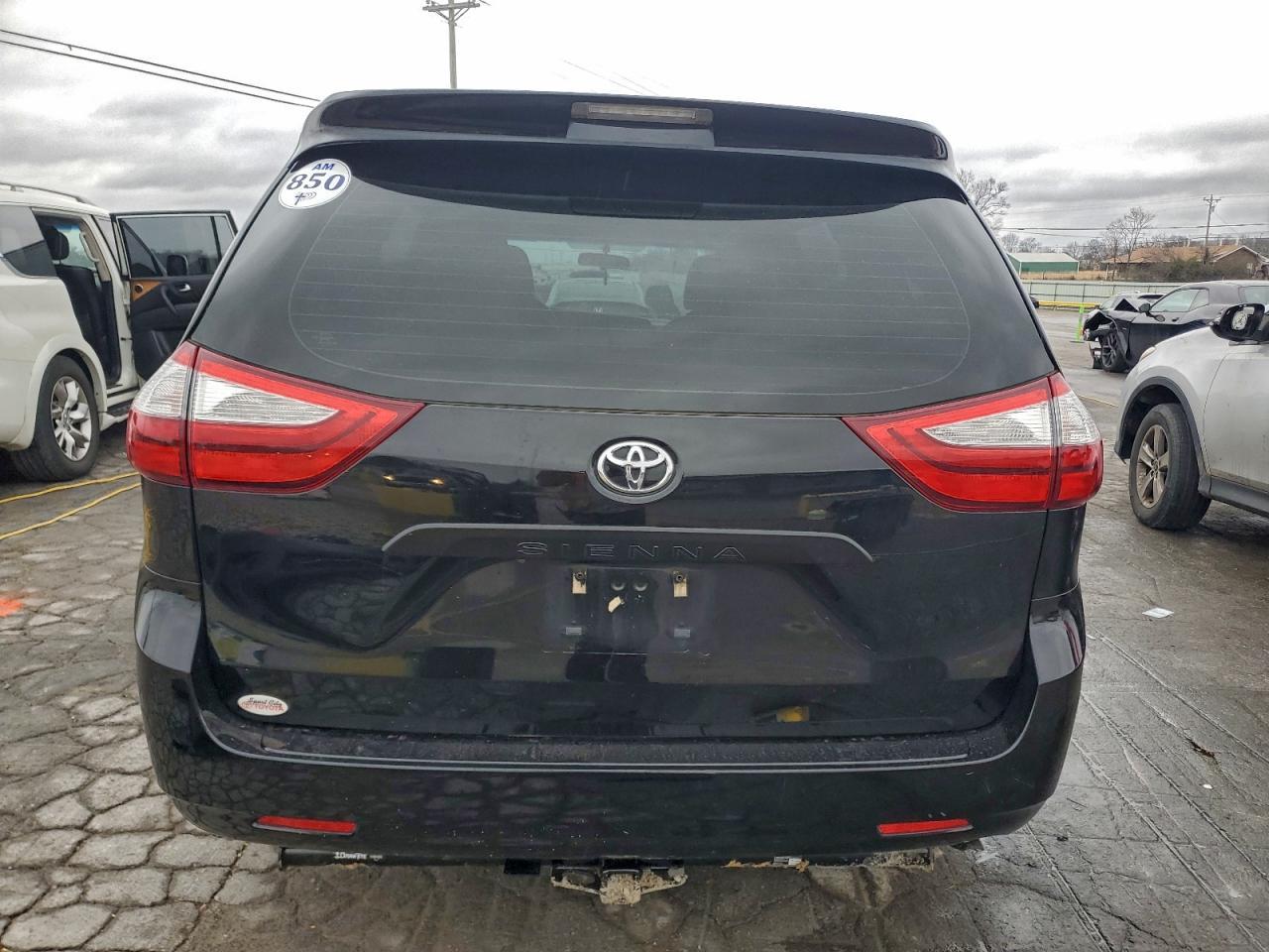 2017 TOYOTA SIENNA