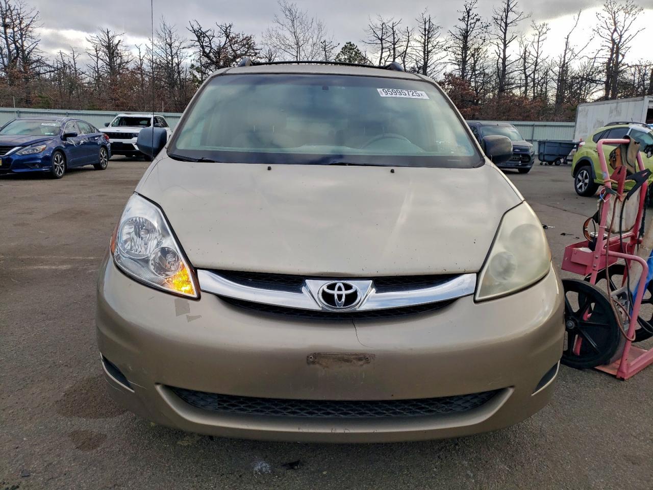 2010 TOYOTA SIENNA