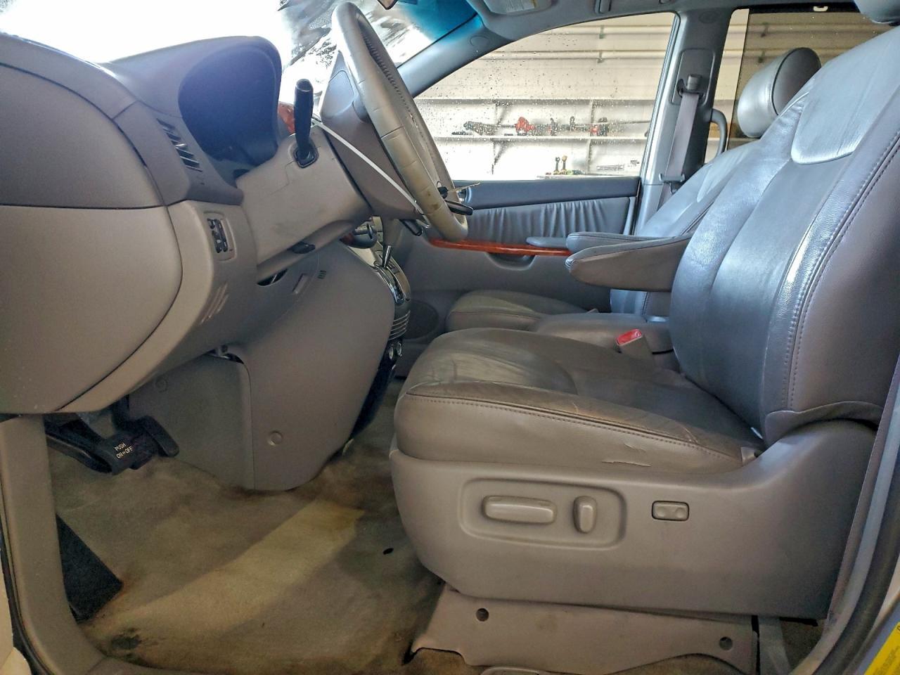 2008 TOYOTA SIENNA