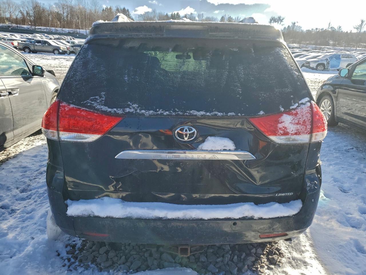 2012 TOYOTA SIENNA