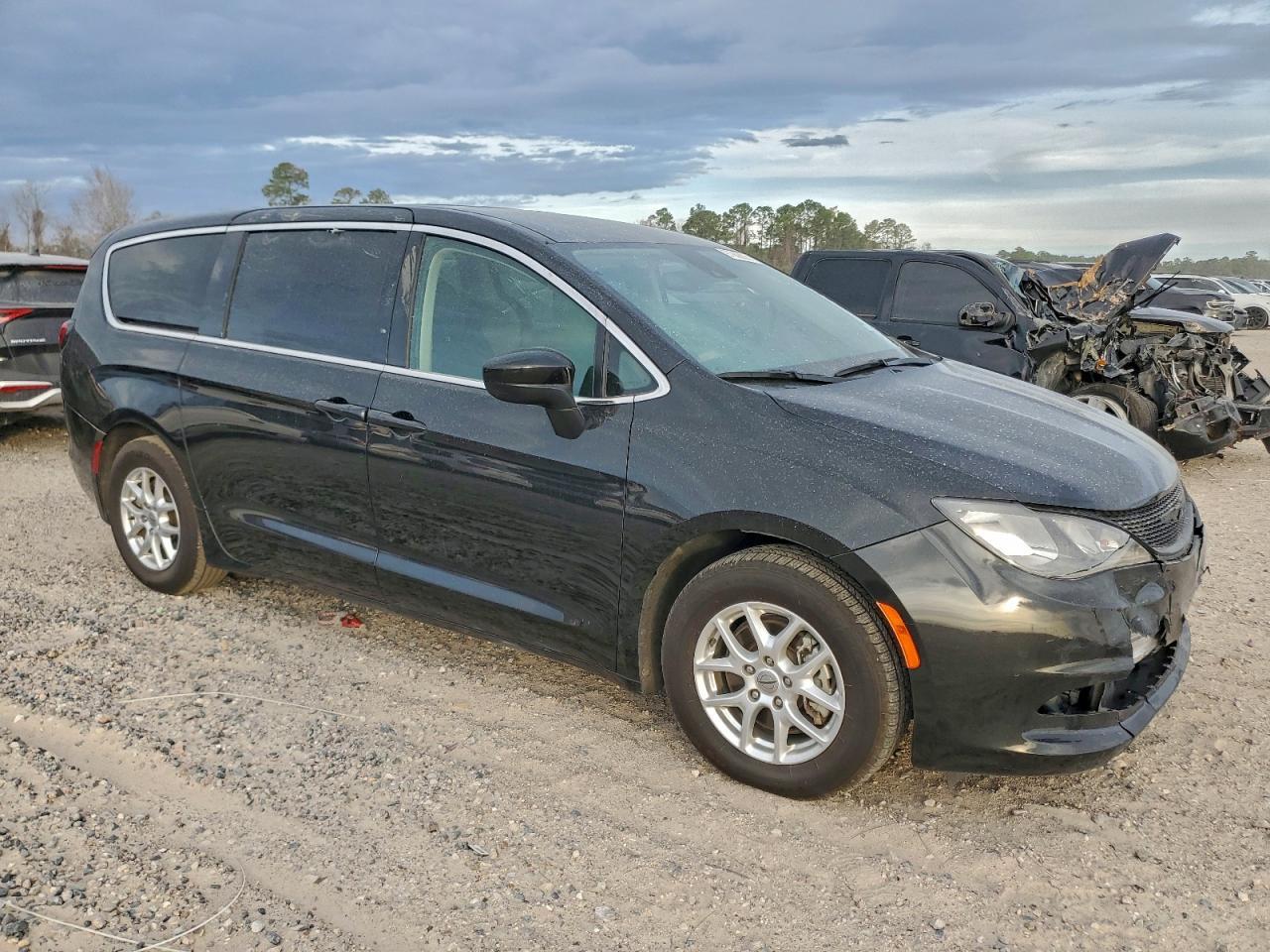 2023 CHRYSLER Voyager