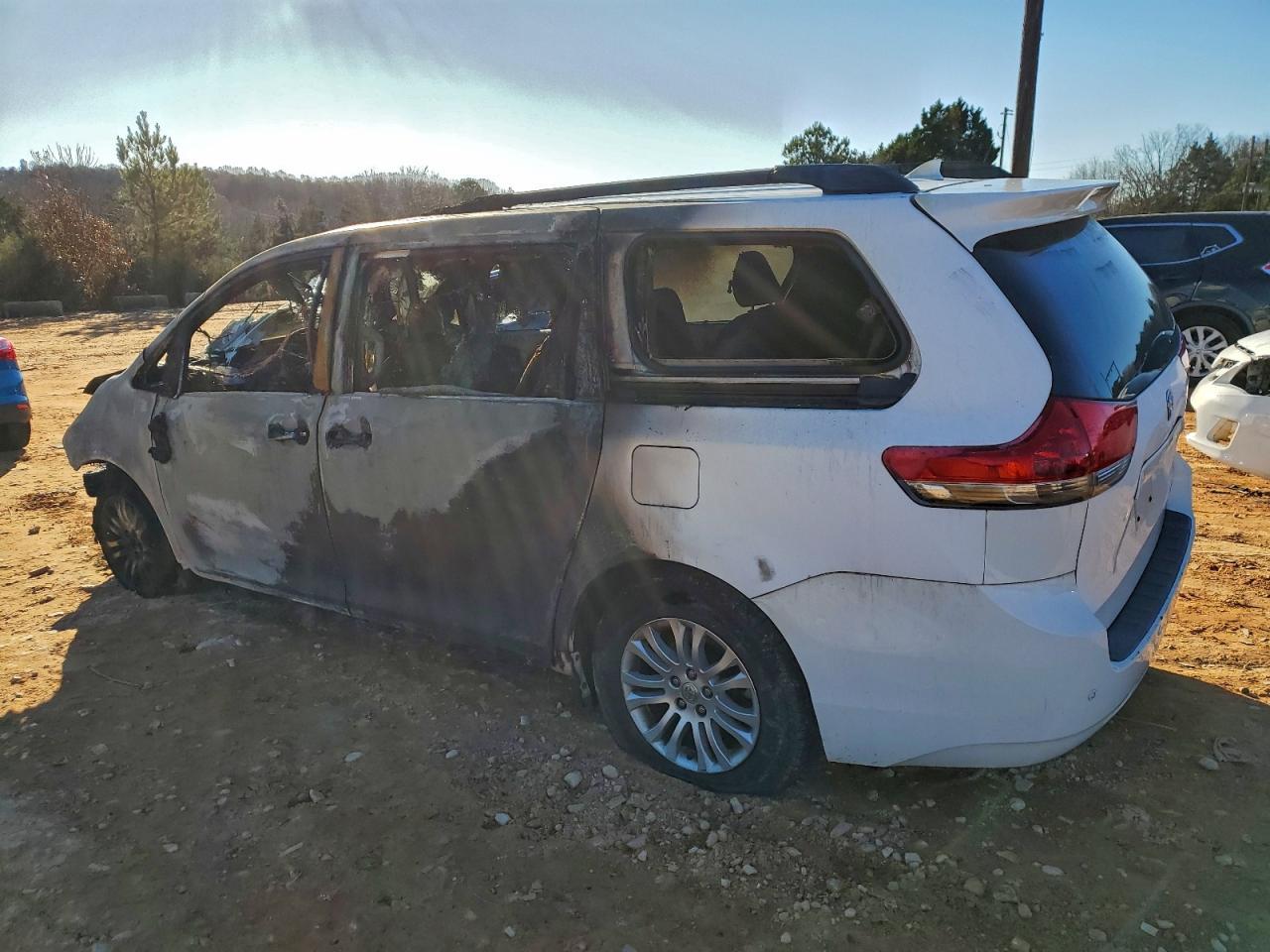 2011 TOYOTA SIENNA