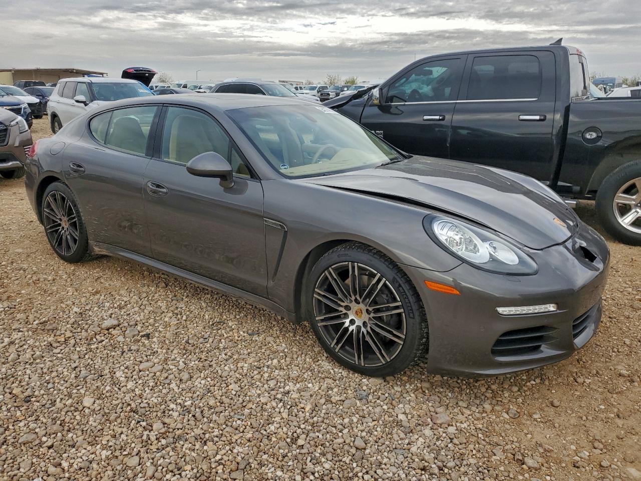 2016 PORSCHE Panamera