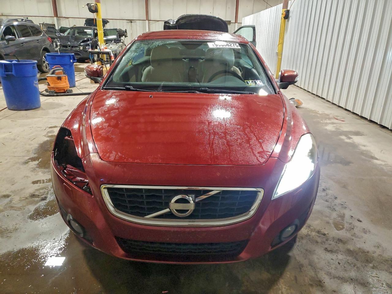 2011 VOLVO C70