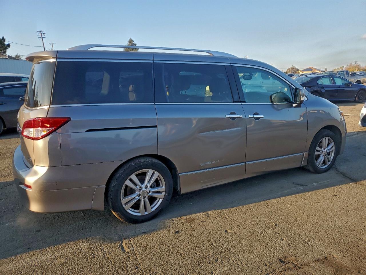 2011 NISSAN Quest
