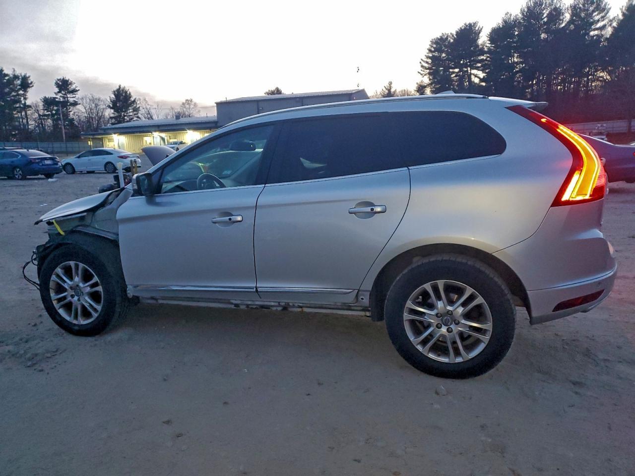 2015 VOLVO XC60