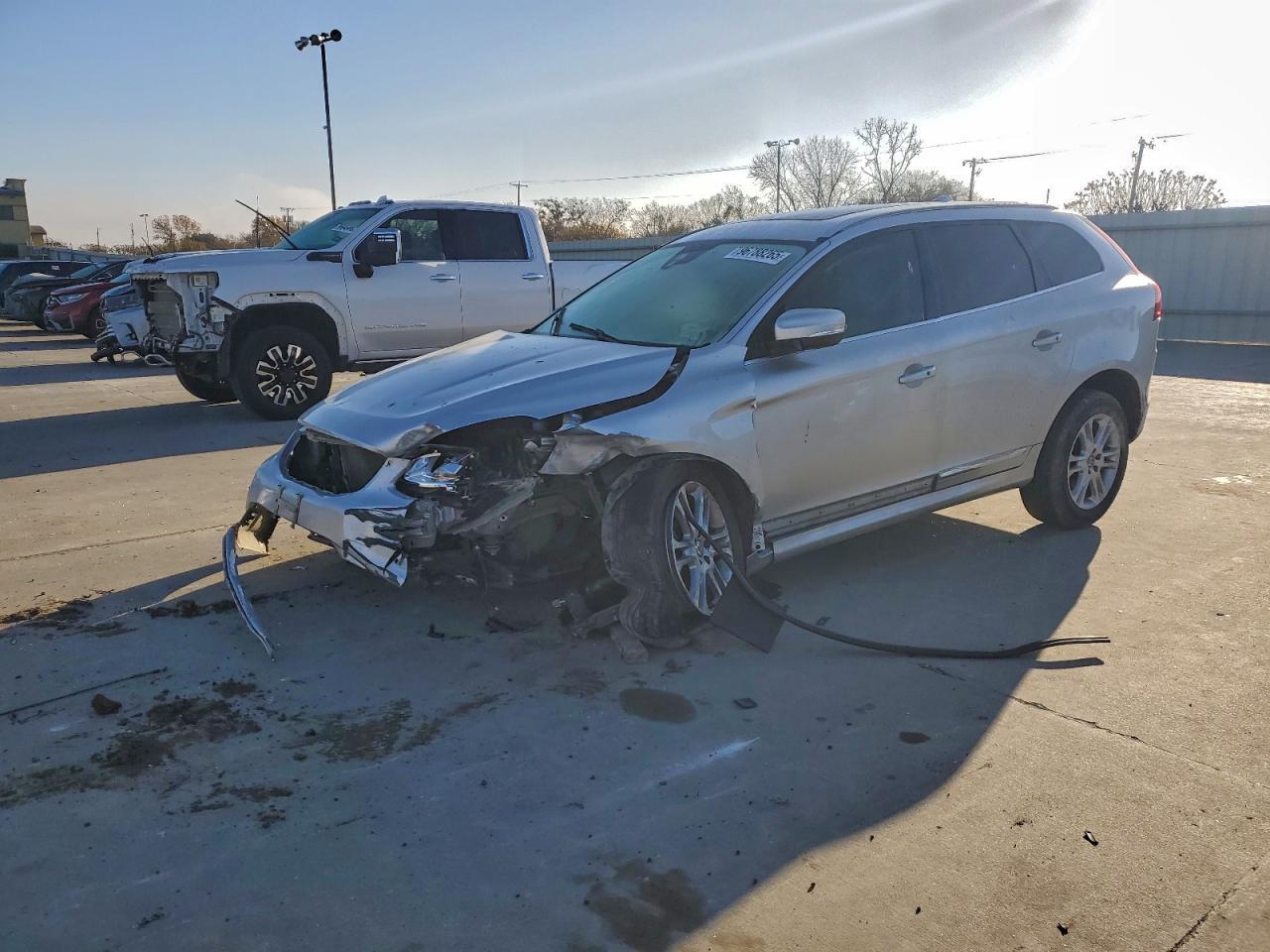 2016 VOLVO XC60