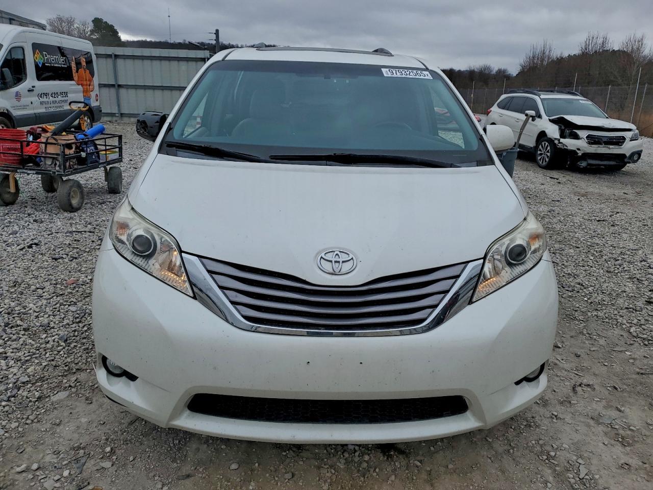 2016 TOYOTA SIENNA
