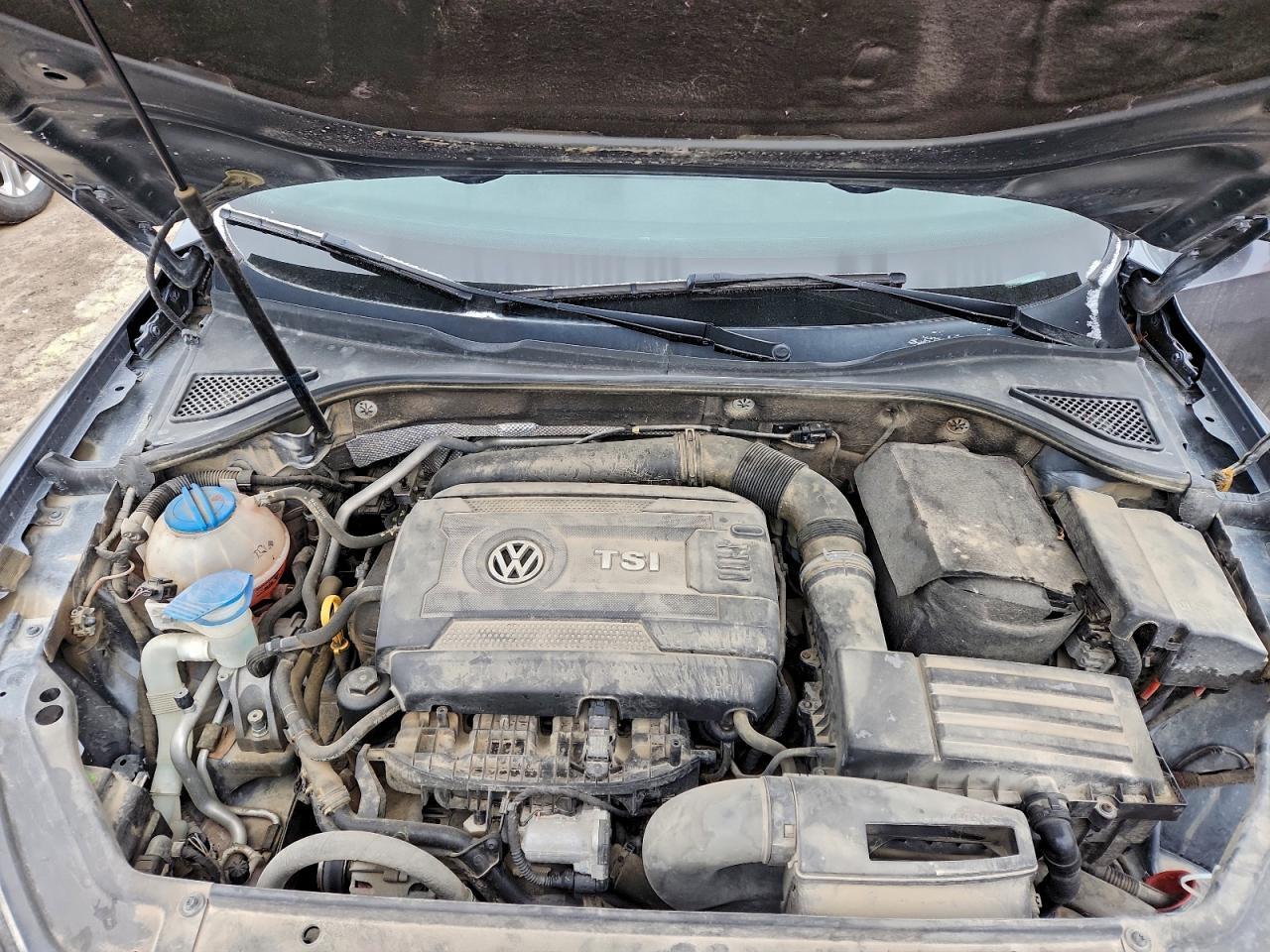 2017 VOLKSWAGEN Passat