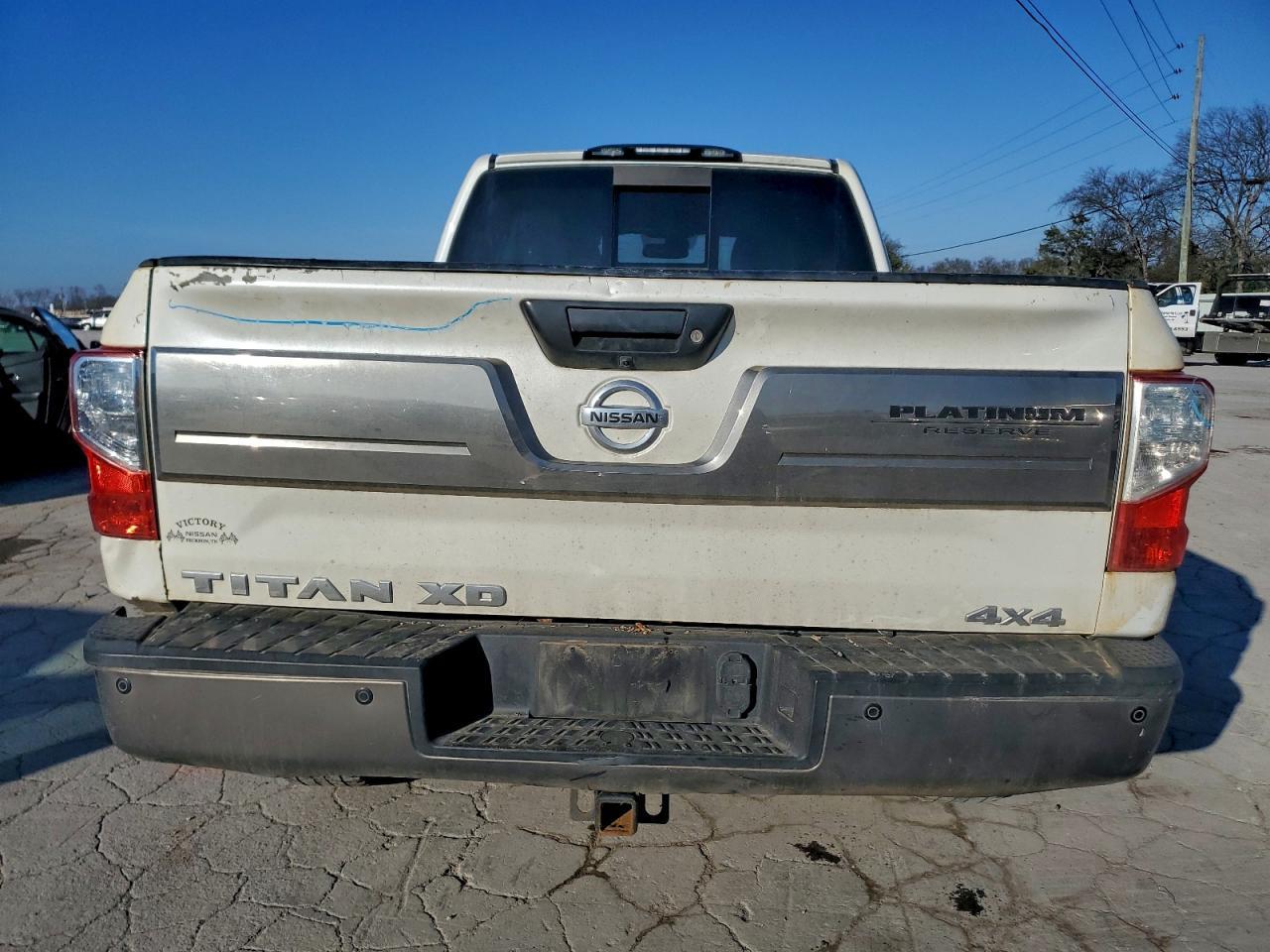 2016 NISSAN Titan