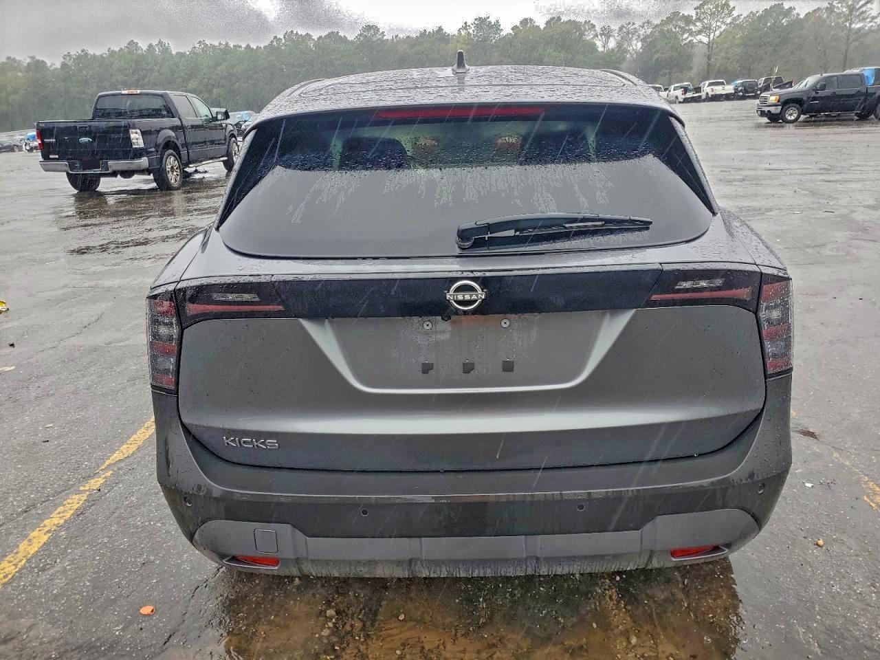 2025 NISSAN KICKS