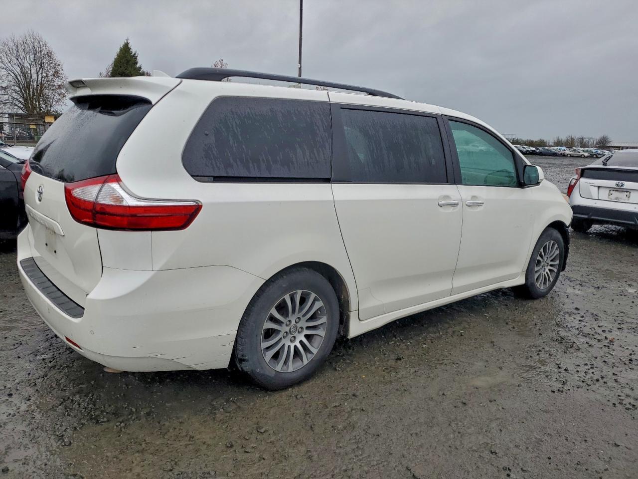 2018 TOYOTA SIENNA