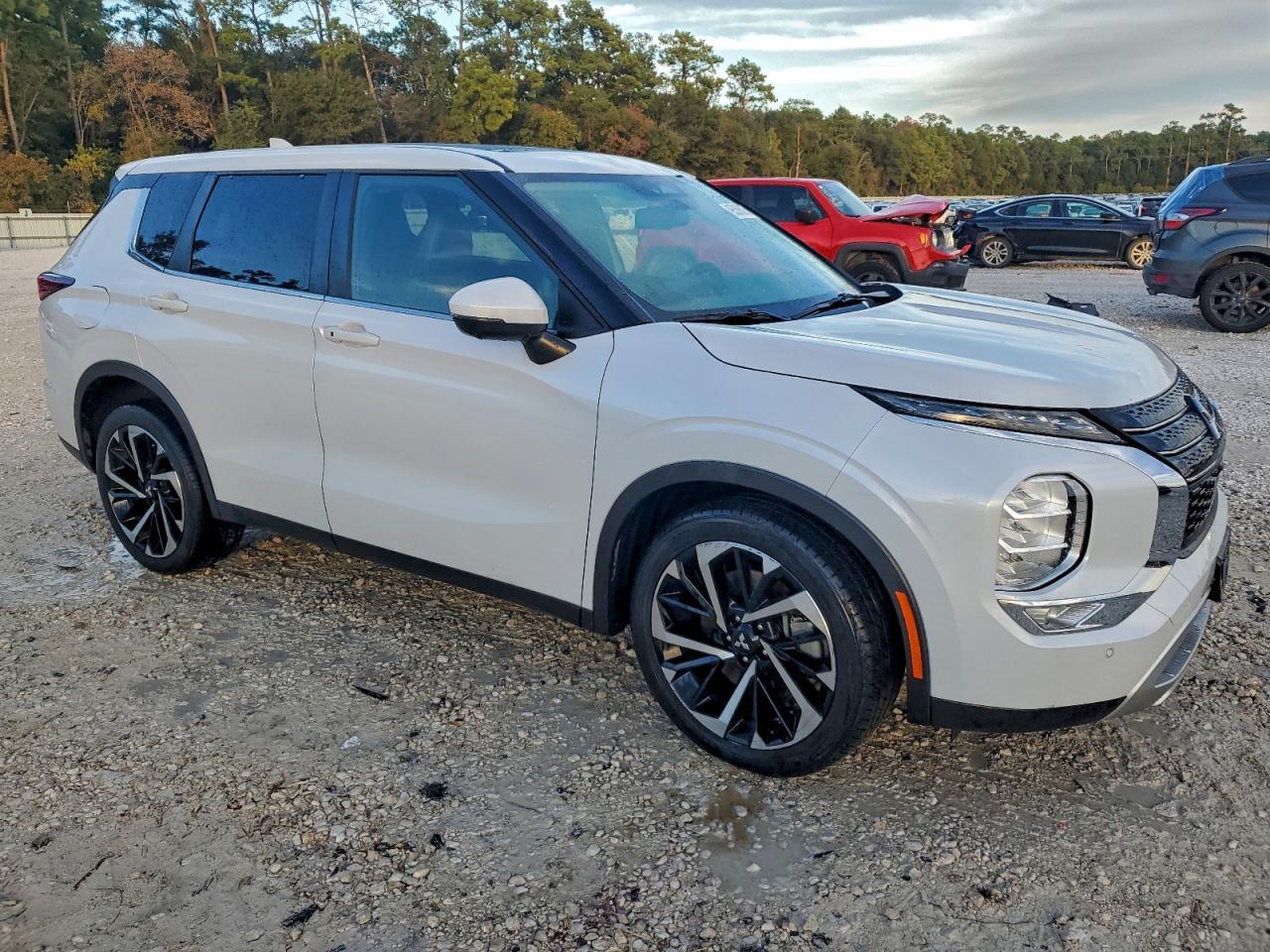 2023 MITSUBISHI outlander