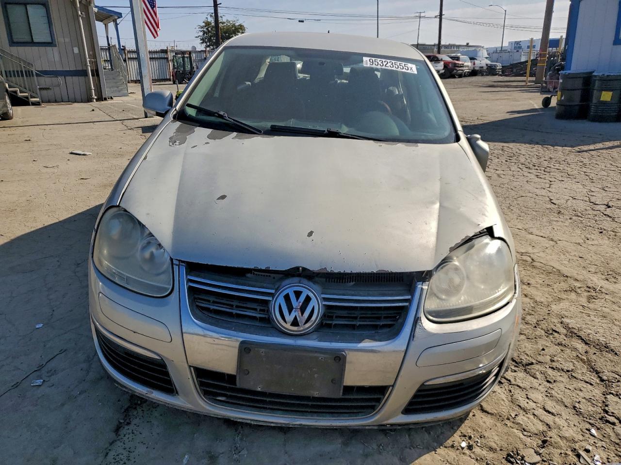 2010 VOLKSWAGEN JETTA