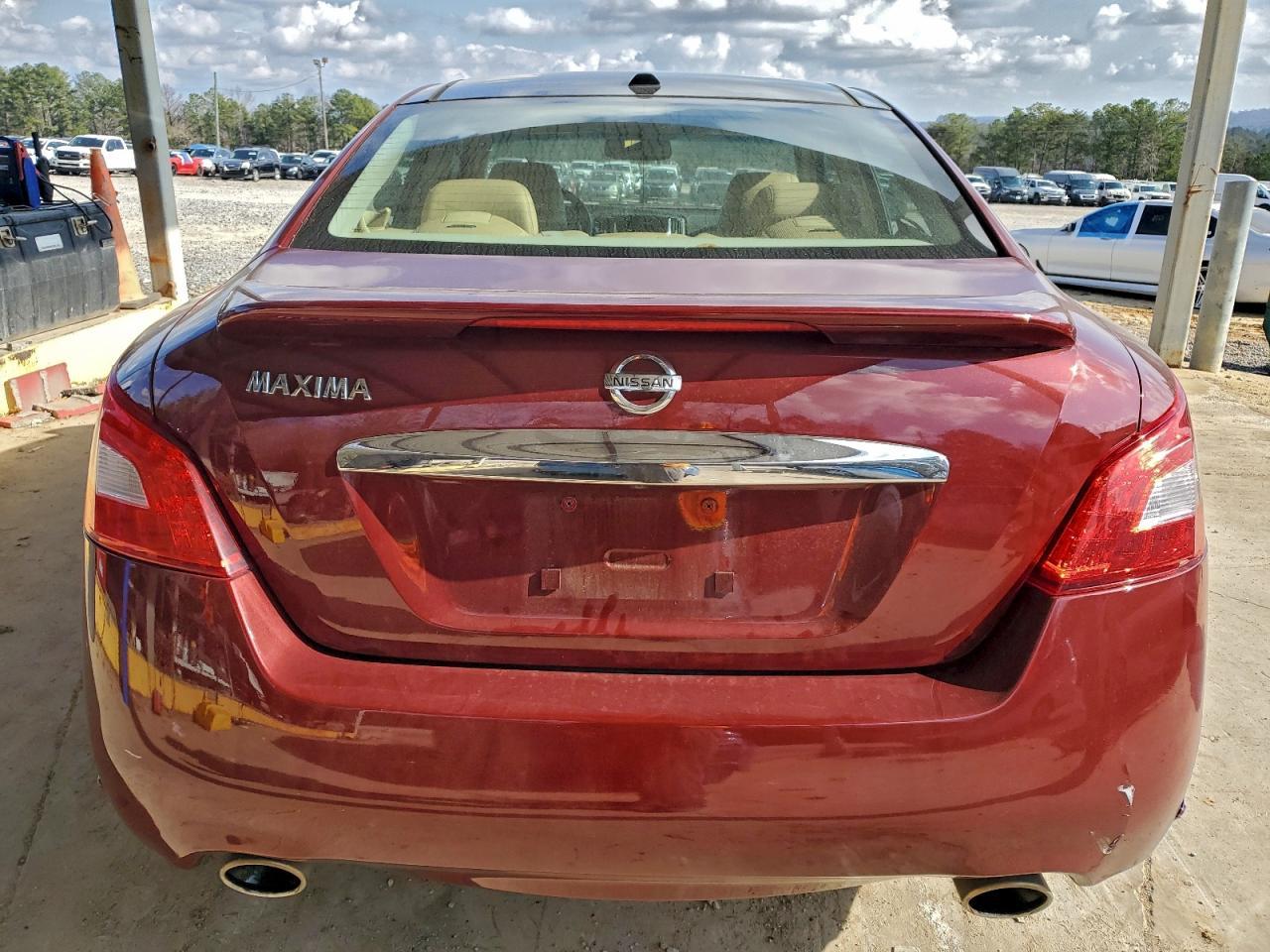 2011 NISSAN Maxima