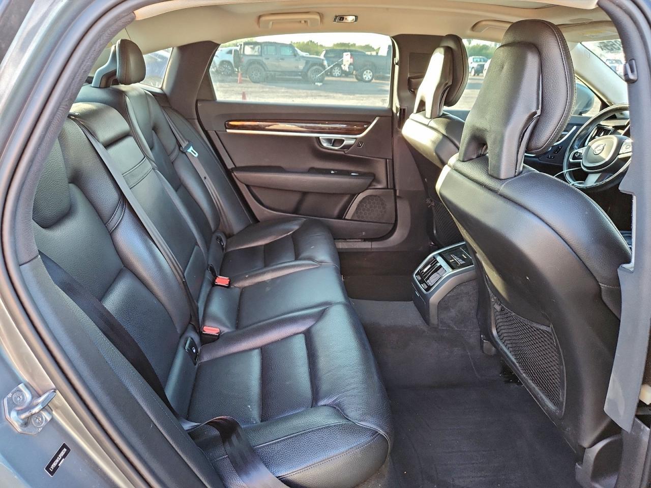 2018 VOLVO S90