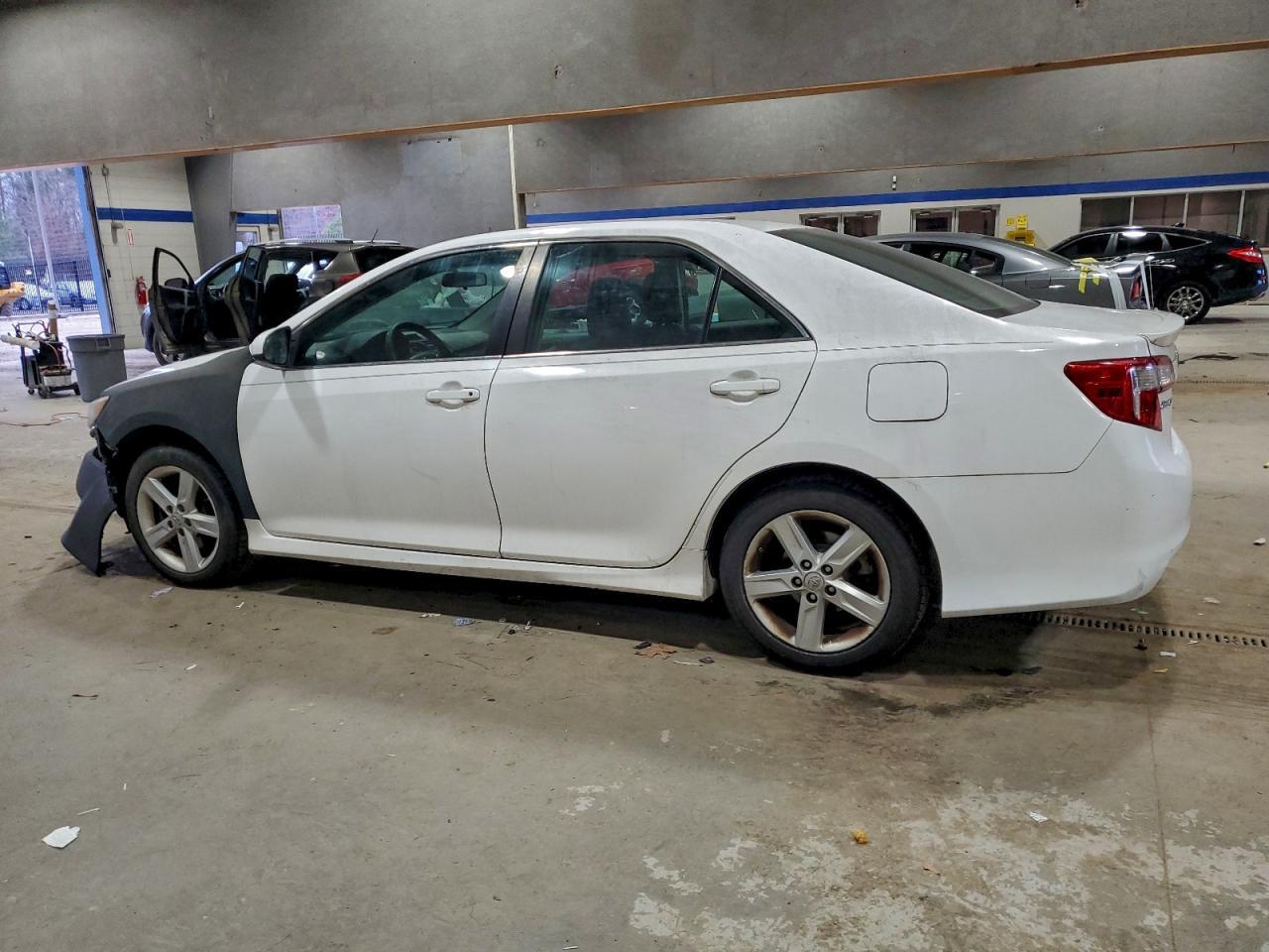 2013 TOYOTA CAMRY