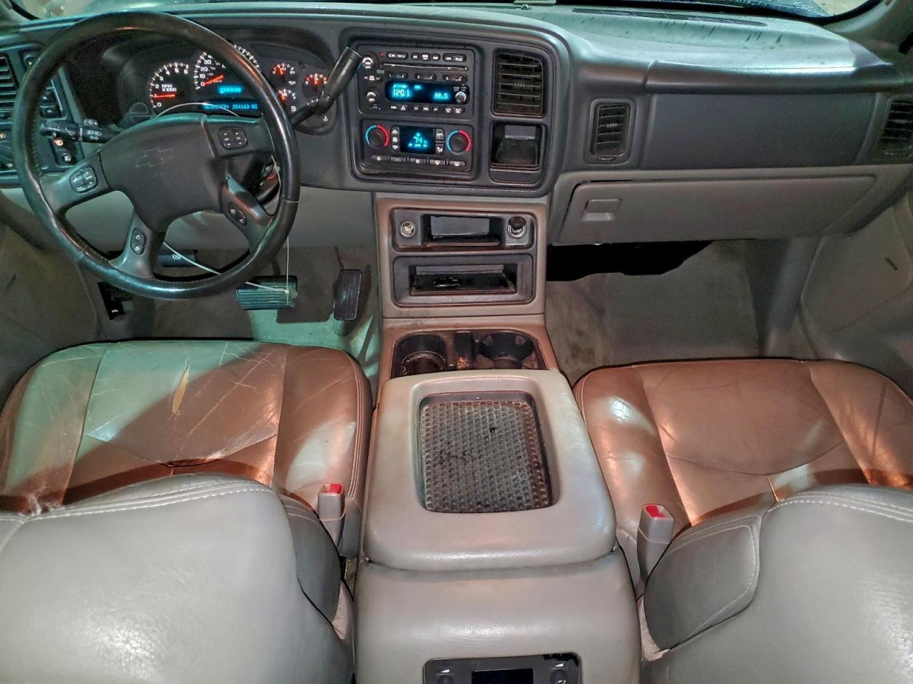 2004 CHEVROLET Suburban