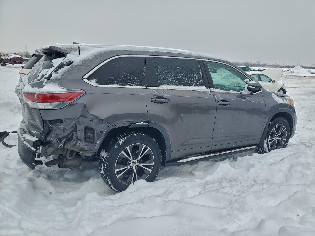 2016 TOYOTA HIGHLANDER