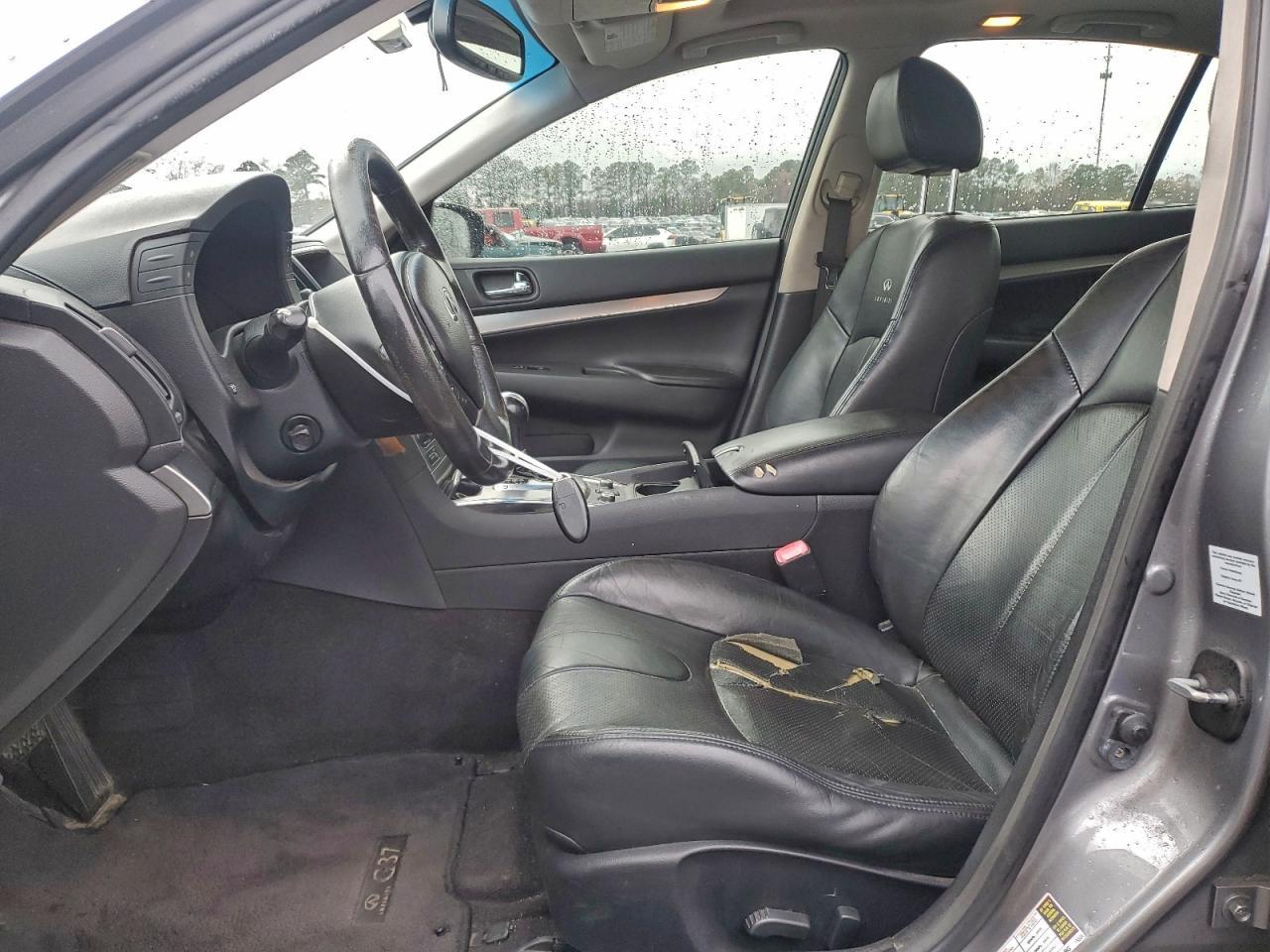 2011 INFINITI G37