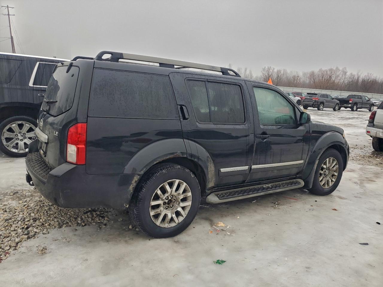 2011 NISSAN PATHFINDER