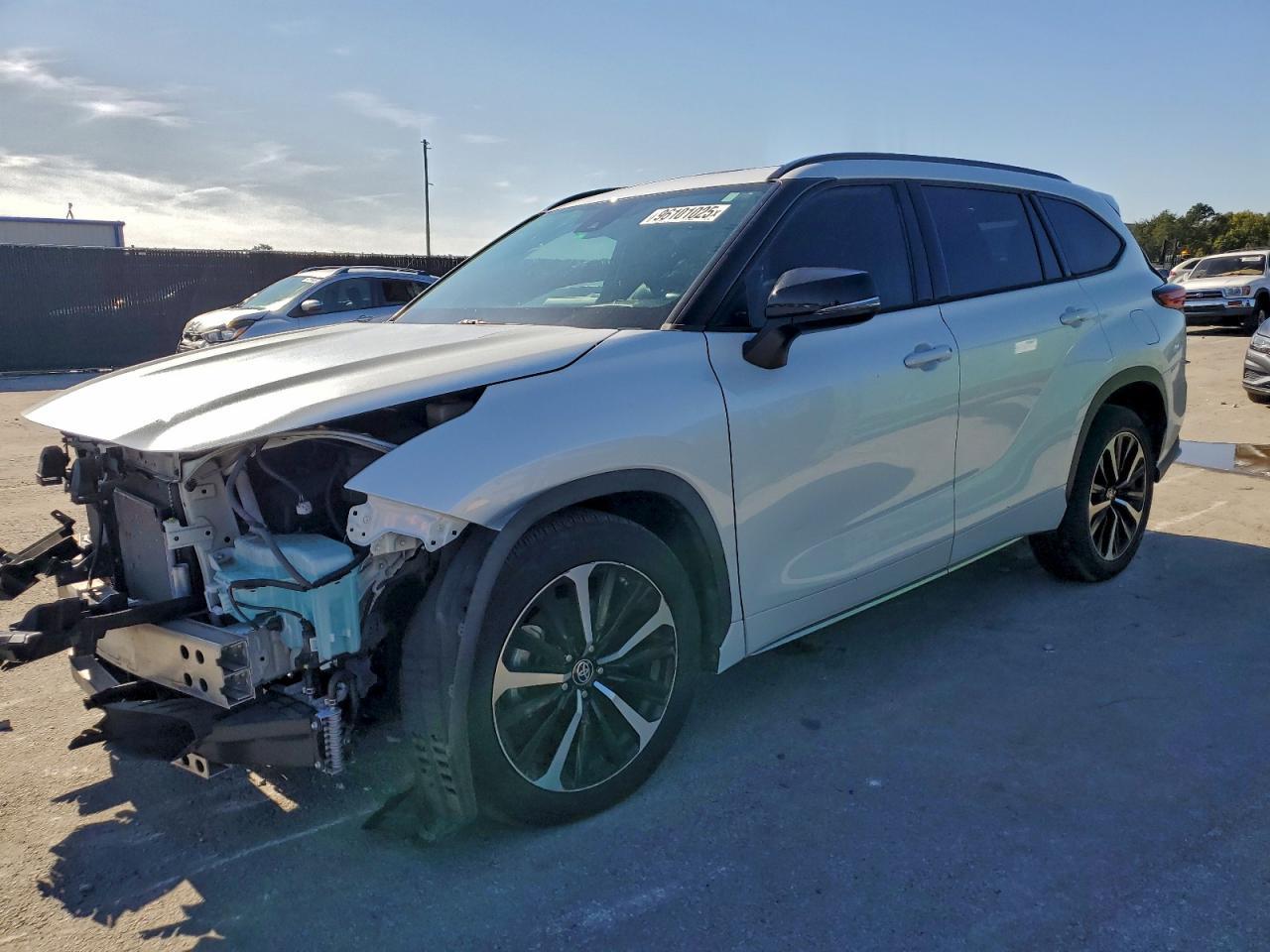 2022 TOYOTA HIGHLANDER