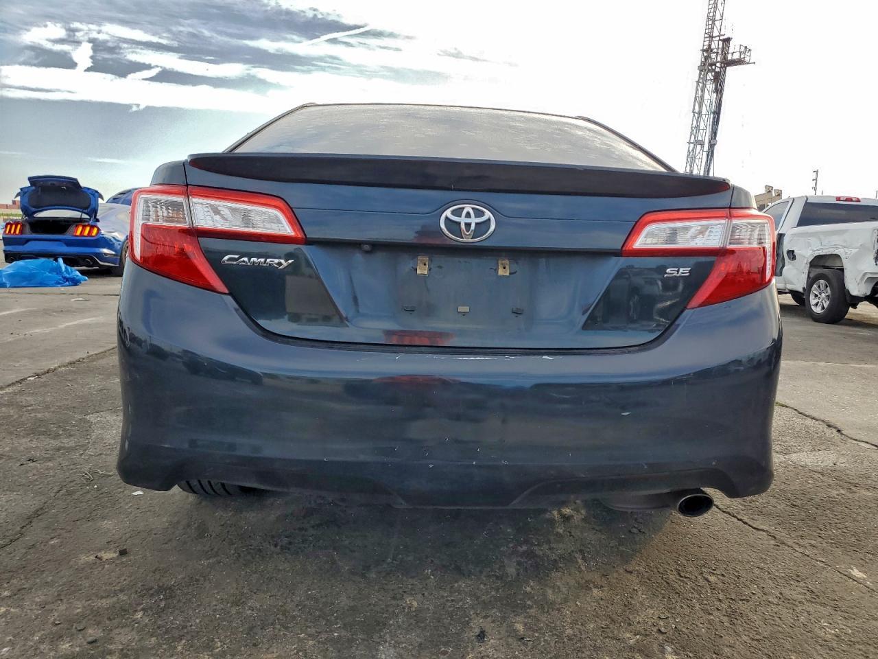 2014 TOYOTA CAMRY