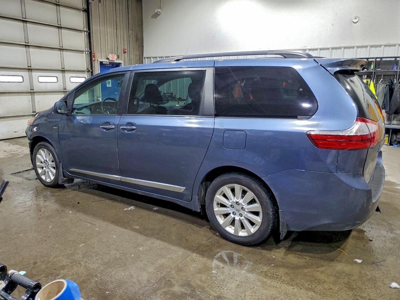 2016 TOYOTA SIENNA