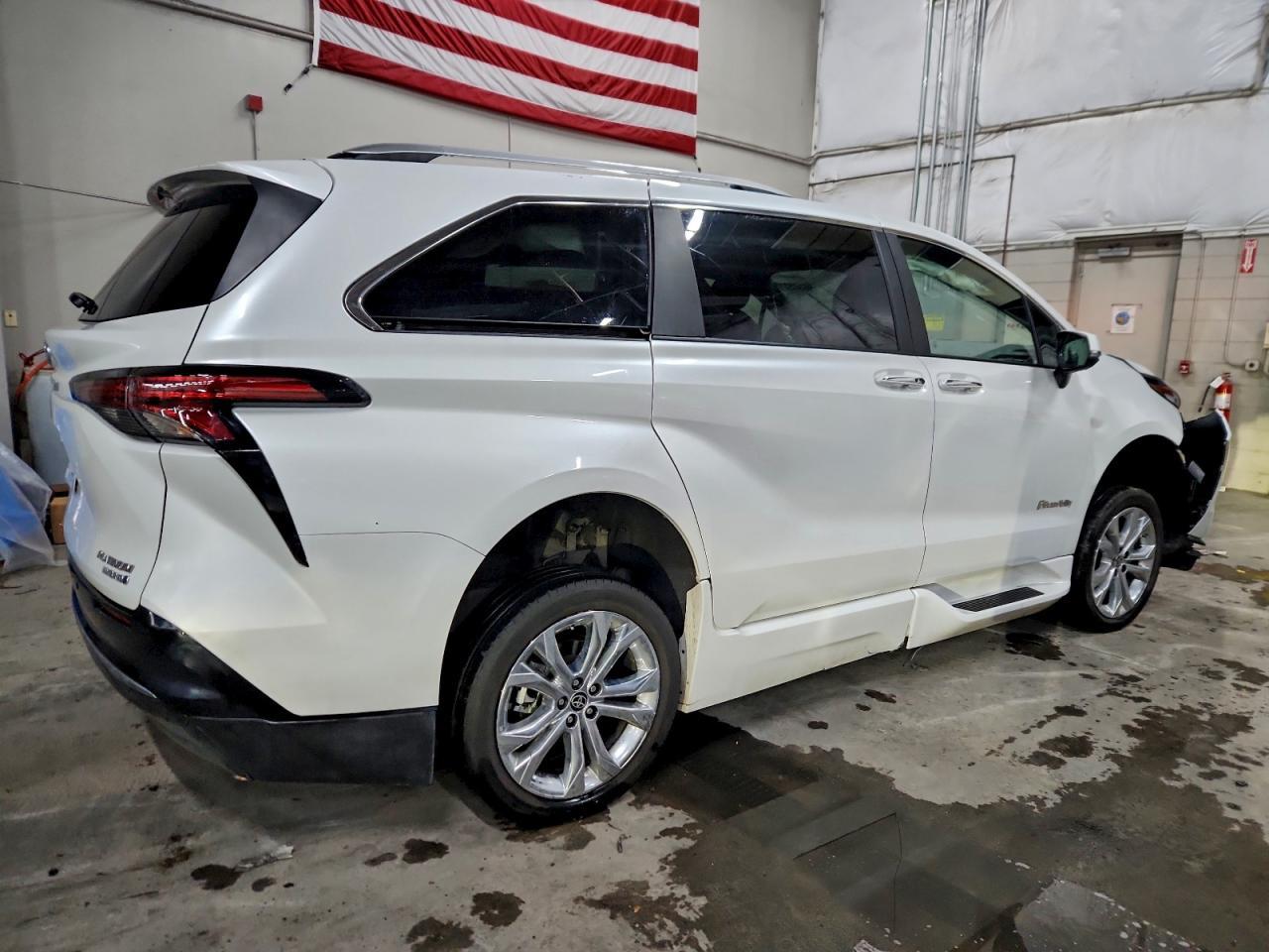 2022 TOYOTA SIENNA