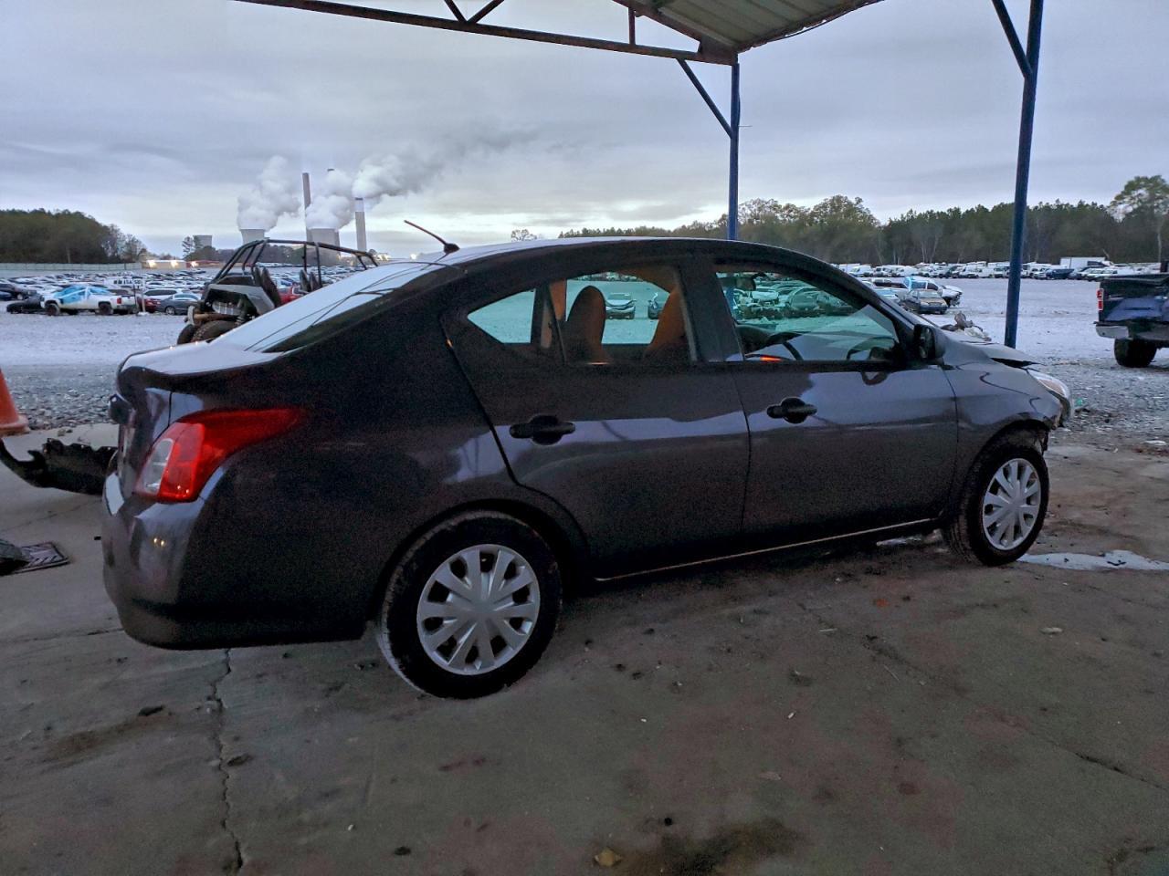 2015 NISSAN VERSA