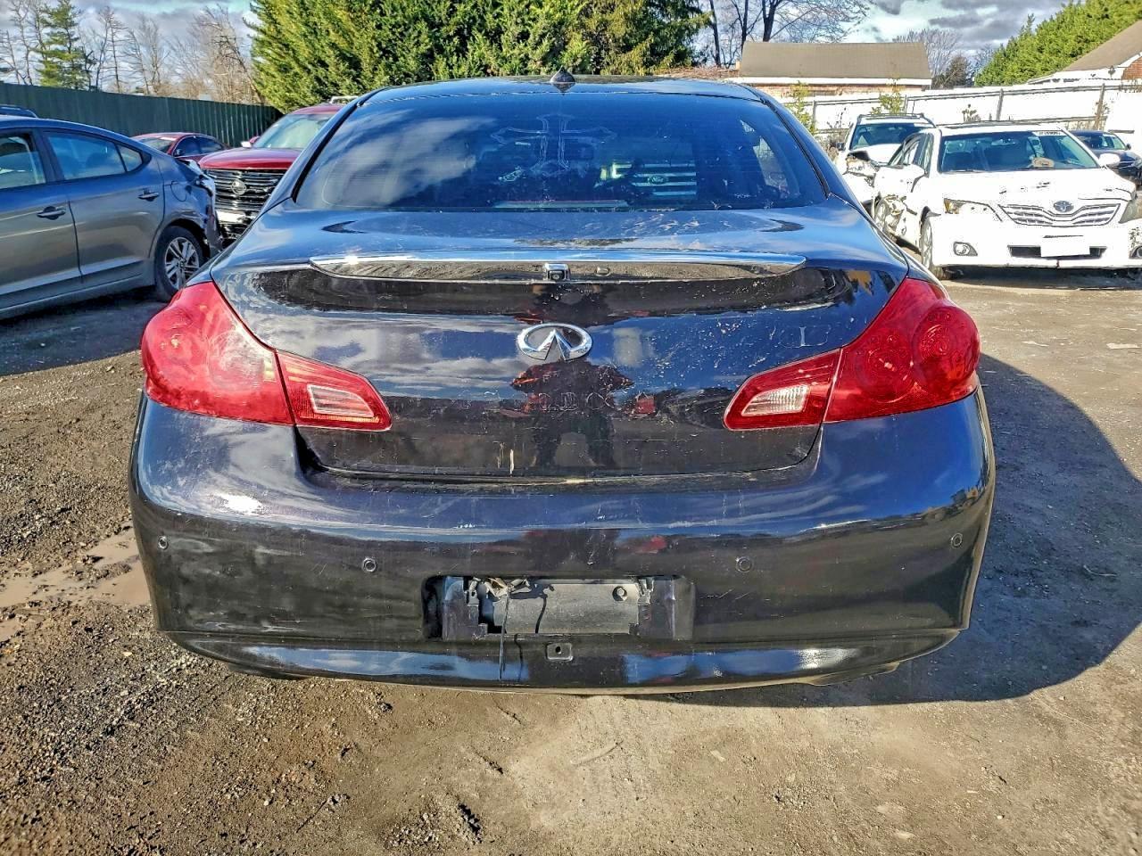 2011 INFINITI G37
