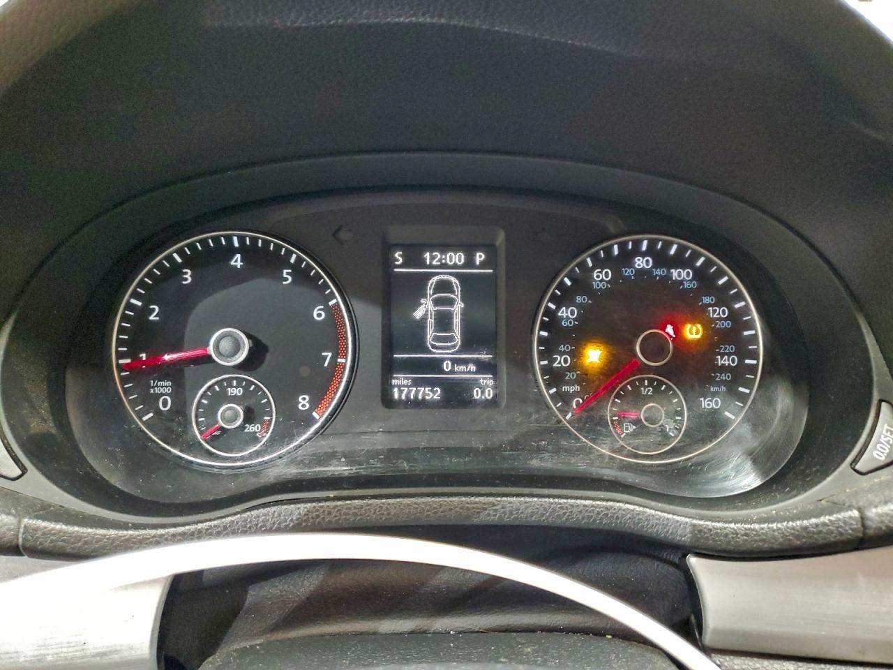 2012 VOLKSWAGEN Passat