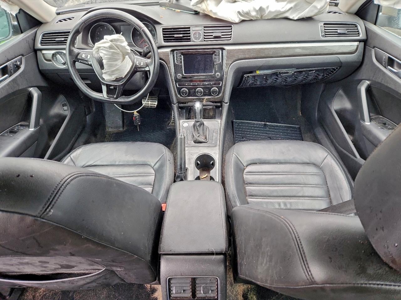 2016 VOLKSWAGEN Passat