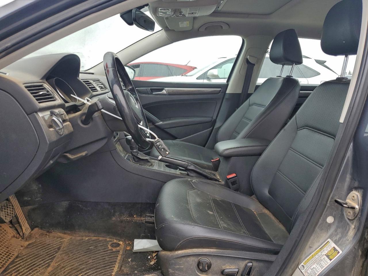 2016 VOLKSWAGEN Passat