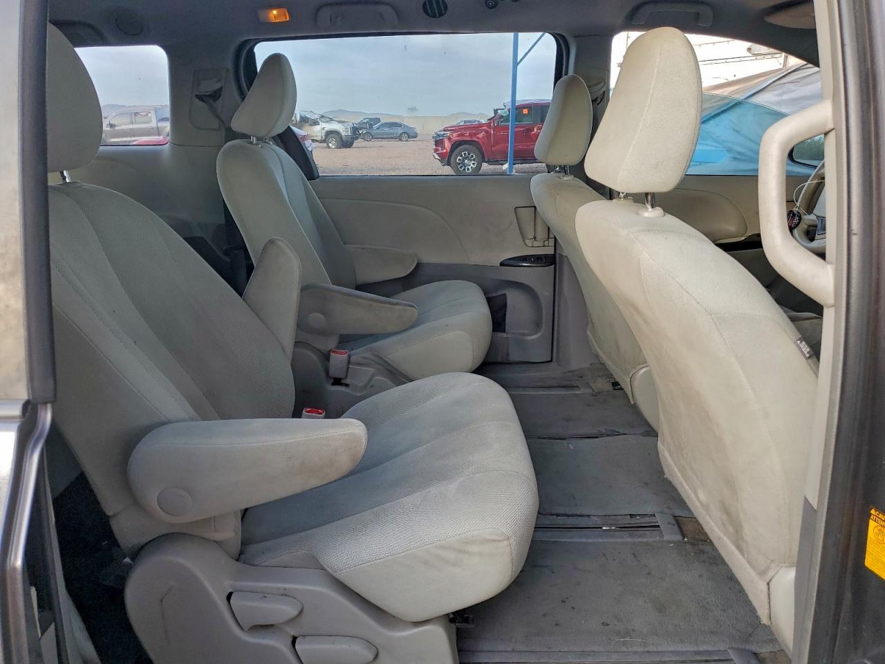 2013 TOYOTA SIENNA