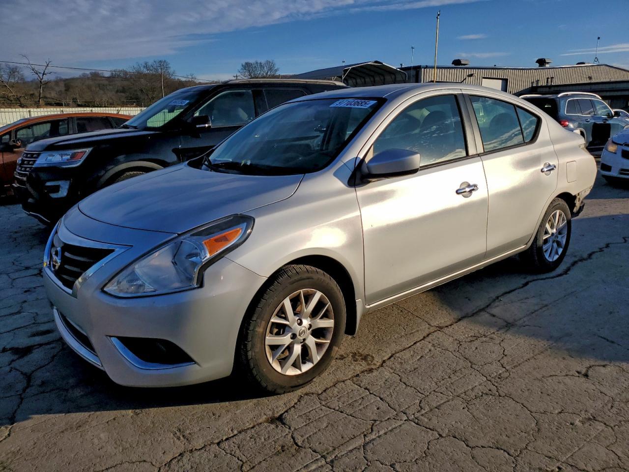 2015 NISSAN VERSA