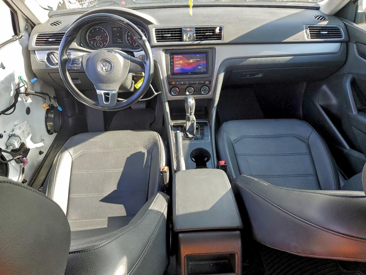 2014 VOLKSWAGEN Passat