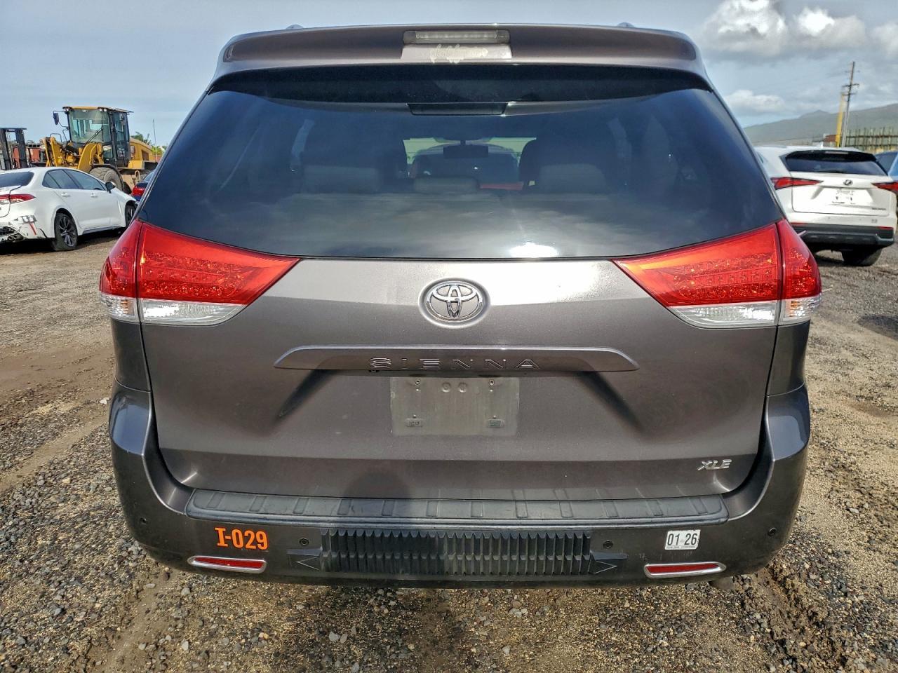 2013 TOYOTA SIENNA