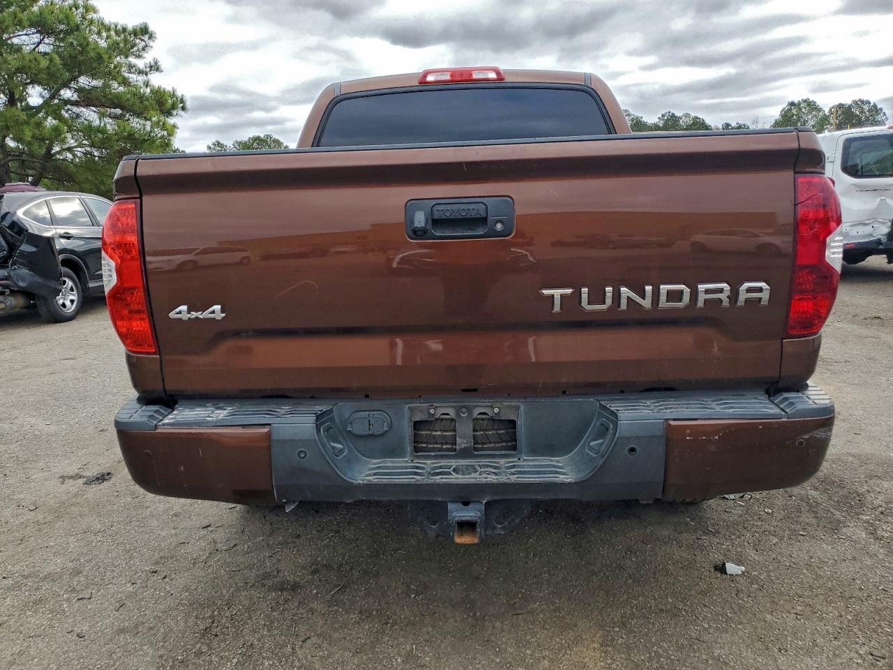 2015 TOYOTA TUNDRA
