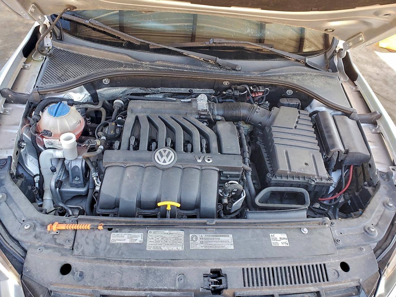 2012 VOLKSWAGEN Passat