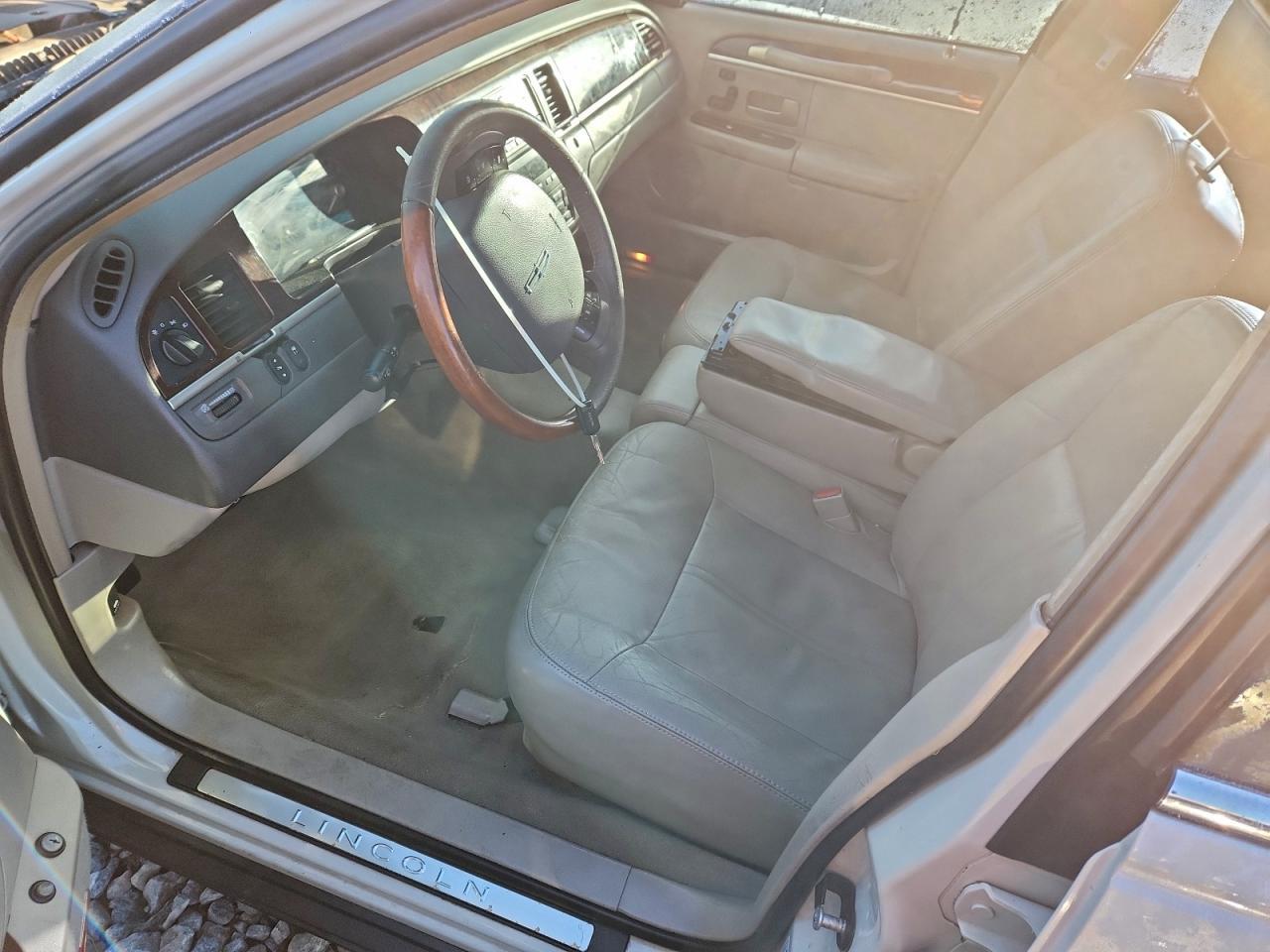2007 LINCOLN Town Car