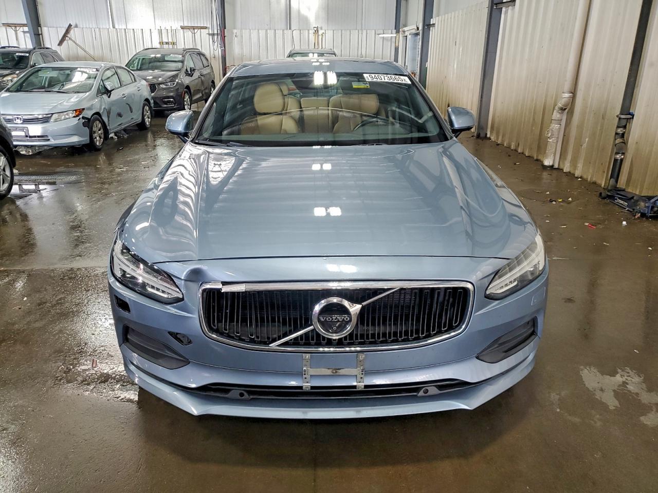 2018 VOLVO S90