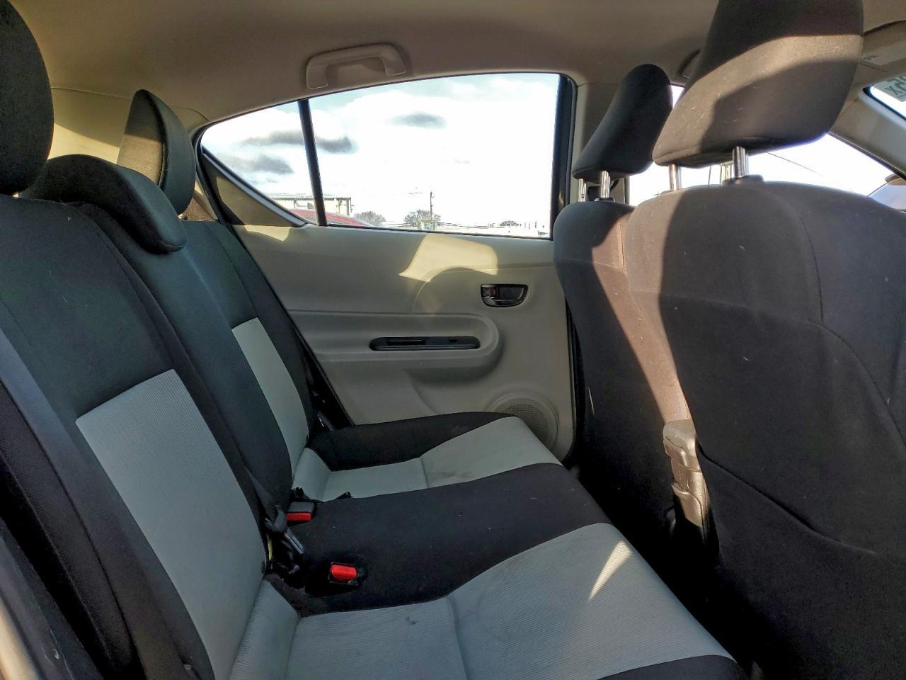 2014 TOYOTA Prius c