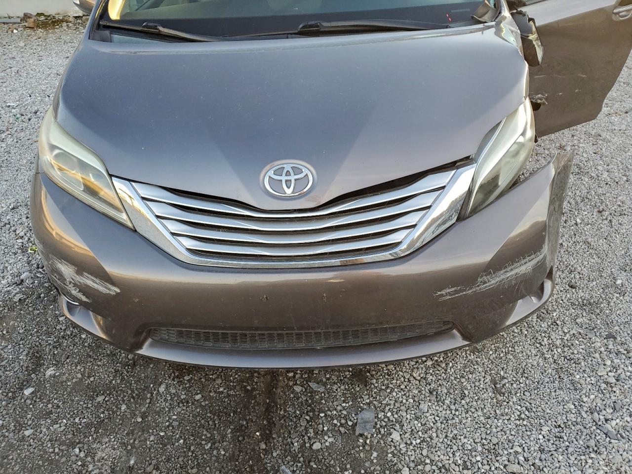 2016 TOYOTA SIENNA