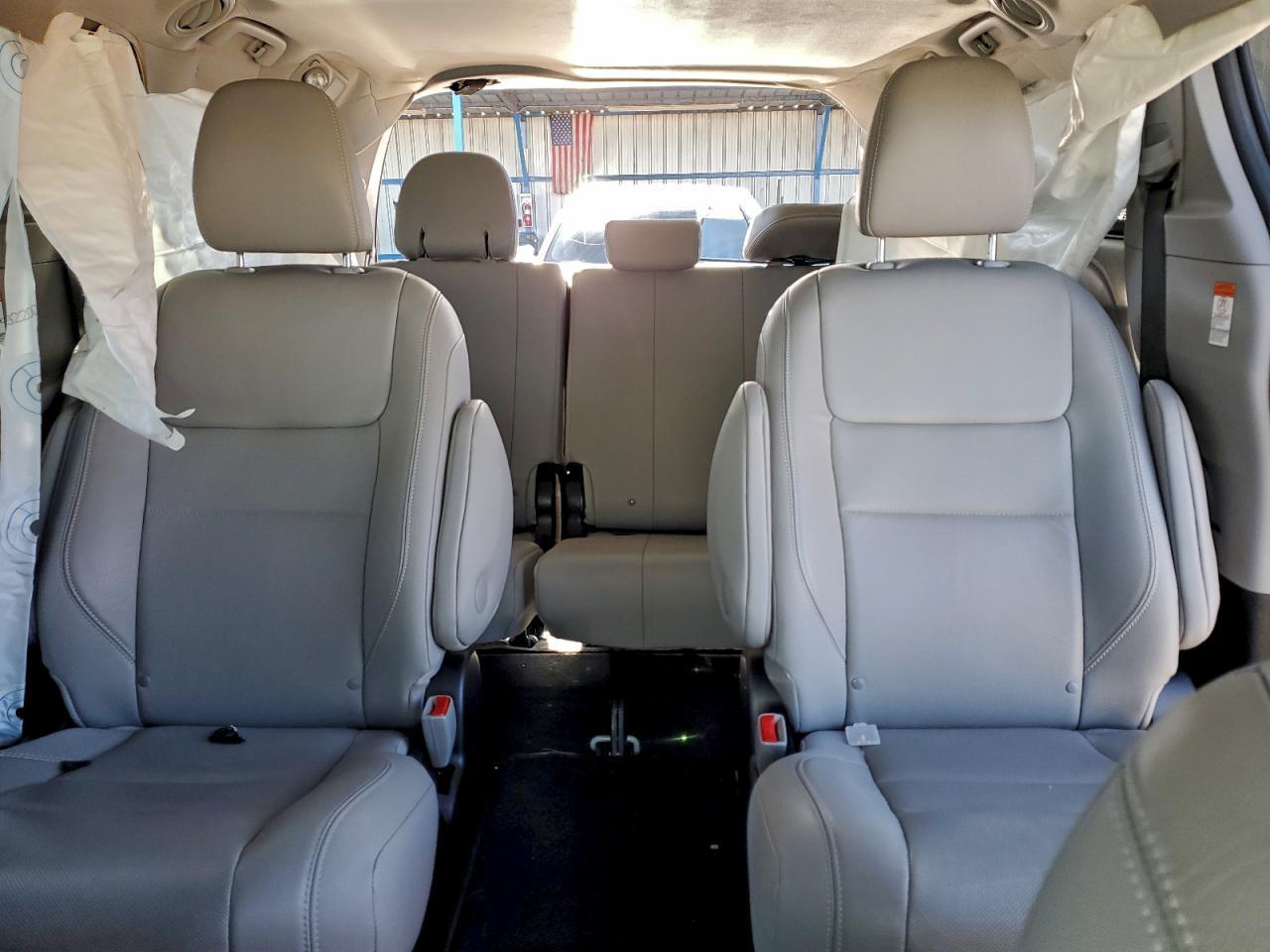 2016 TOYOTA SIENNA
