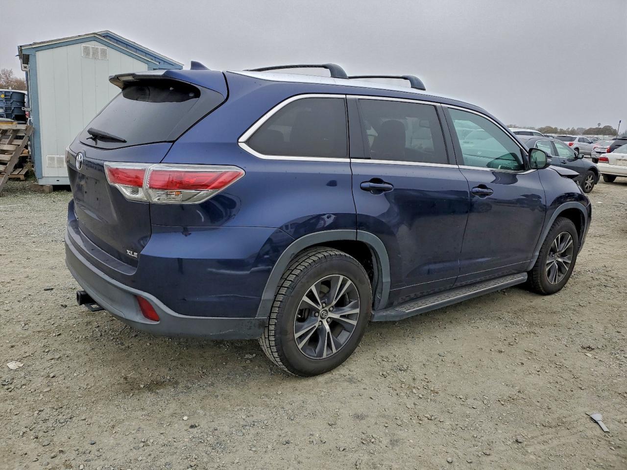 2016 TOYOTA HIGHLANDER