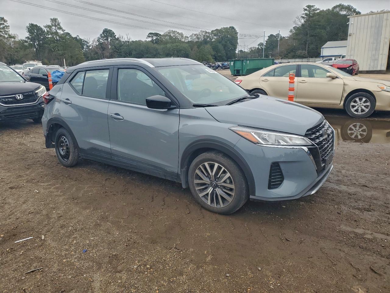 2023 NISSAN KICKS