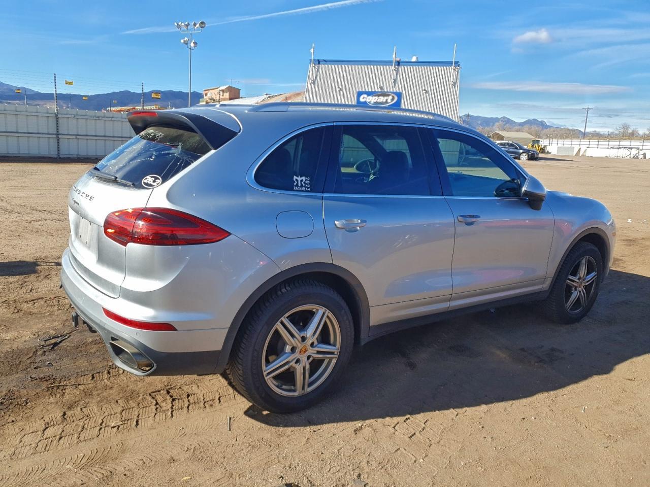2016 PORSCHE CAYENNE