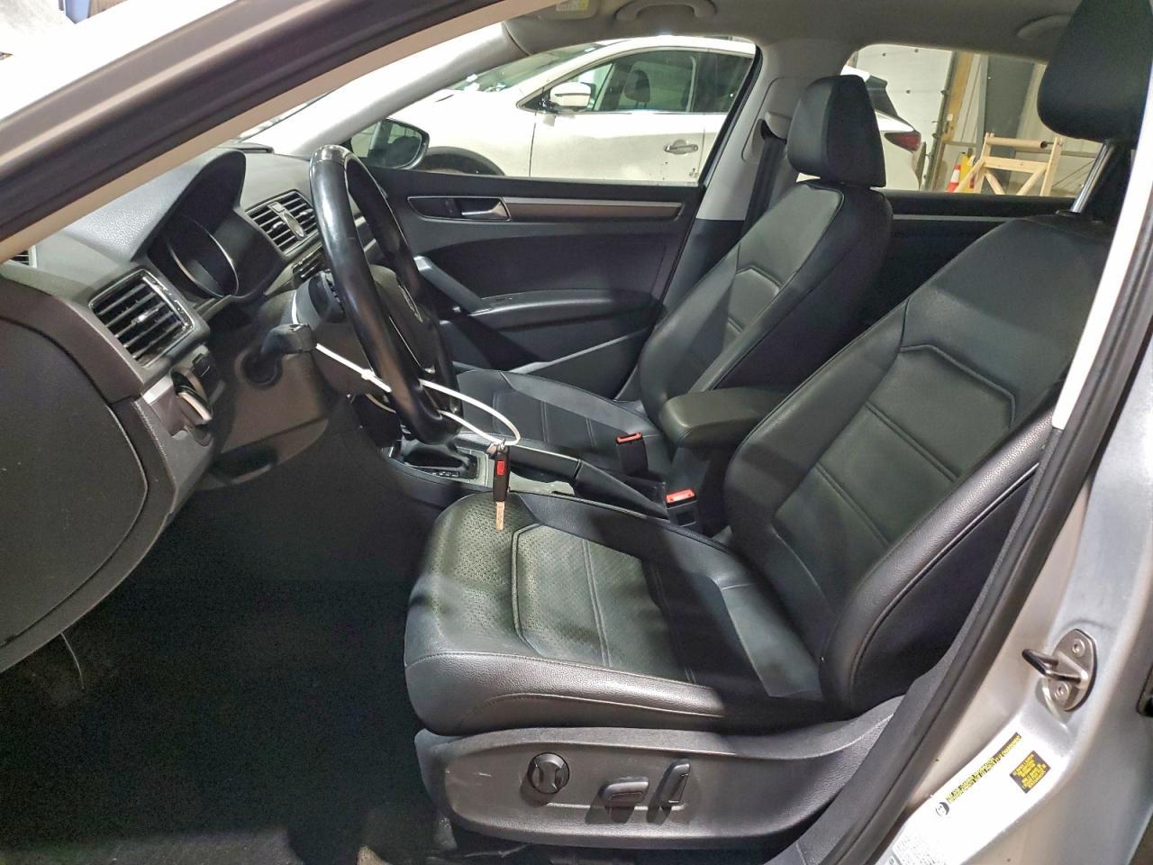 2016 VOLKSWAGEN Passat