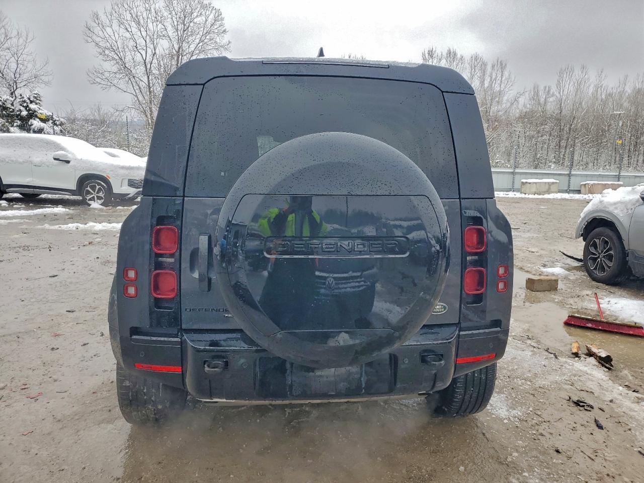 2023 LAND ROVER Defender